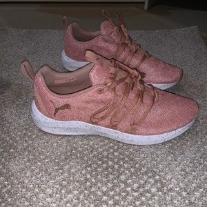 Puma soft foam tennis shoes